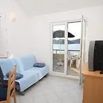 By The Sea Ubli, Lastovo - 8355 אובלי
