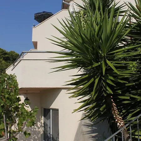 By The Sea Ubli, Lastovo - 8355 Apartment Uble