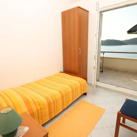 Apartment By The Sea Ubli, Lastovo - 8355