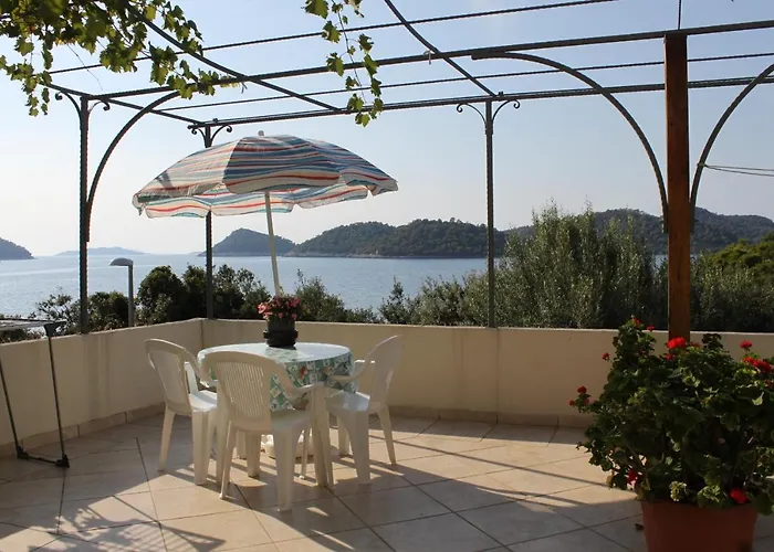 Apartman By The Sea Ubli, Lastovo - 8355 *