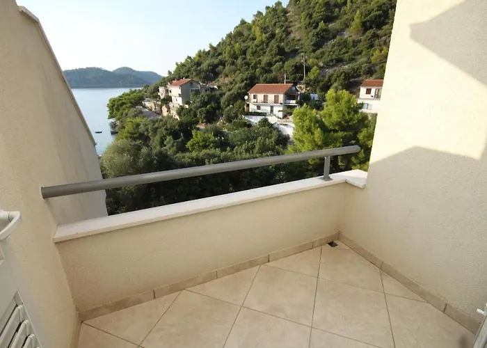 Apartman By The Sea Ubli, Lastovo - 8355 *
